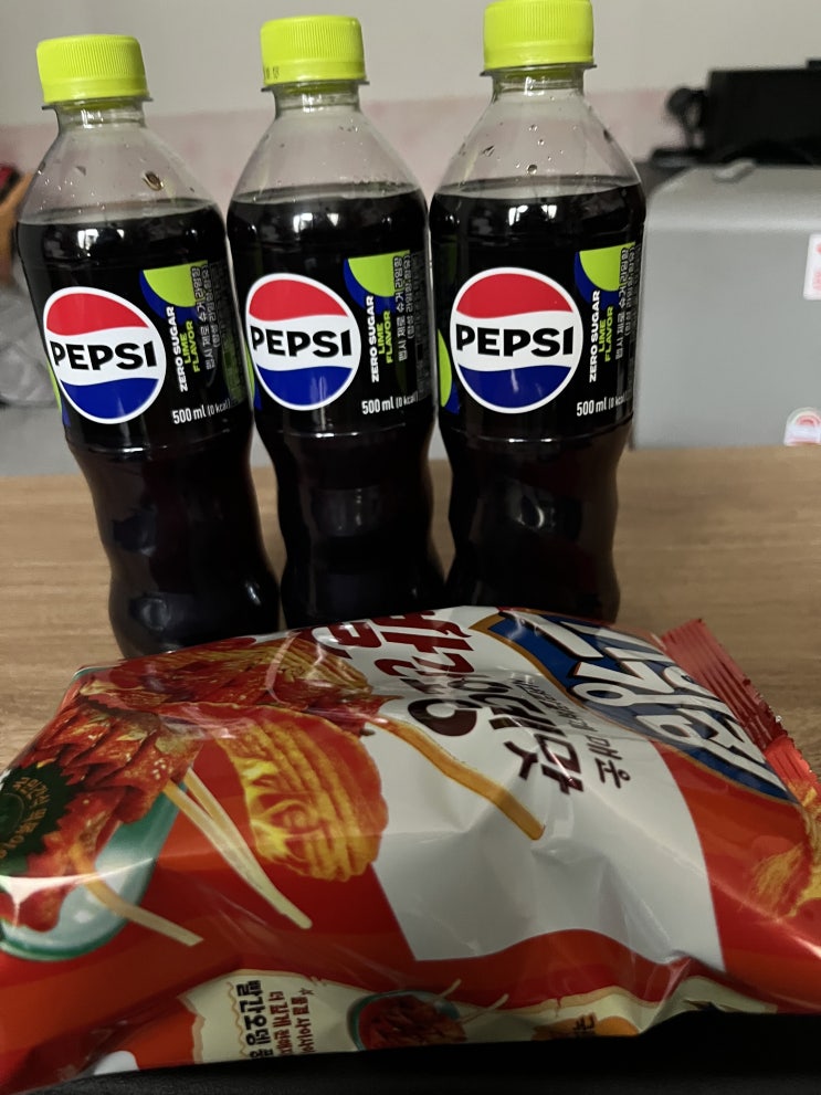  삼일절이라 목욕재계하고 Win 3.1 설치함, 3.1km 걸음, 3끼 중 1끼는 3겹살 1인 혼자 먹음, 펩시 3개와 과자 1개 먹음, 미용실 3개 중 1개로 감.