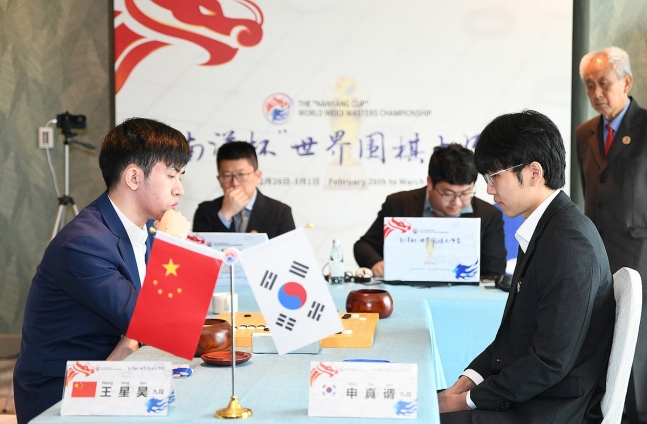1 <b>신진서</b> 9단, 초대 <b>난양배</b> 왕관 차지…8번째 세계 대회 <b>우승</b>... 