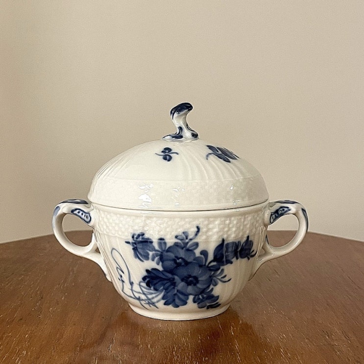   로얄코펜하겐 Royal copenhagen blue flower블루 플라워 커브드 슈가볼 