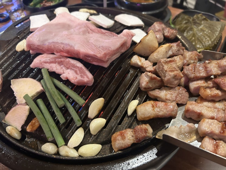  웨이팅 끝에 드디어 영접한 사당 고기 맛집 <육태기 사당본점>(삼겹살, 목살, 가브리살, 계란찜, 냉면)