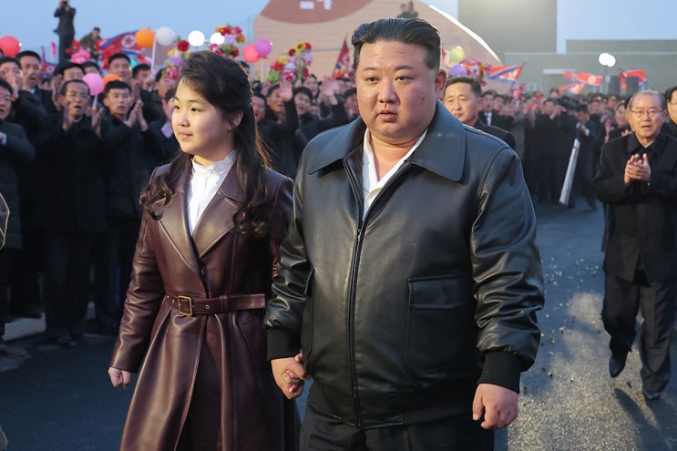 <b>김정은 딸 주애</b> 조롱·야유...“누구는 나라도 받을 수 있는데”... 