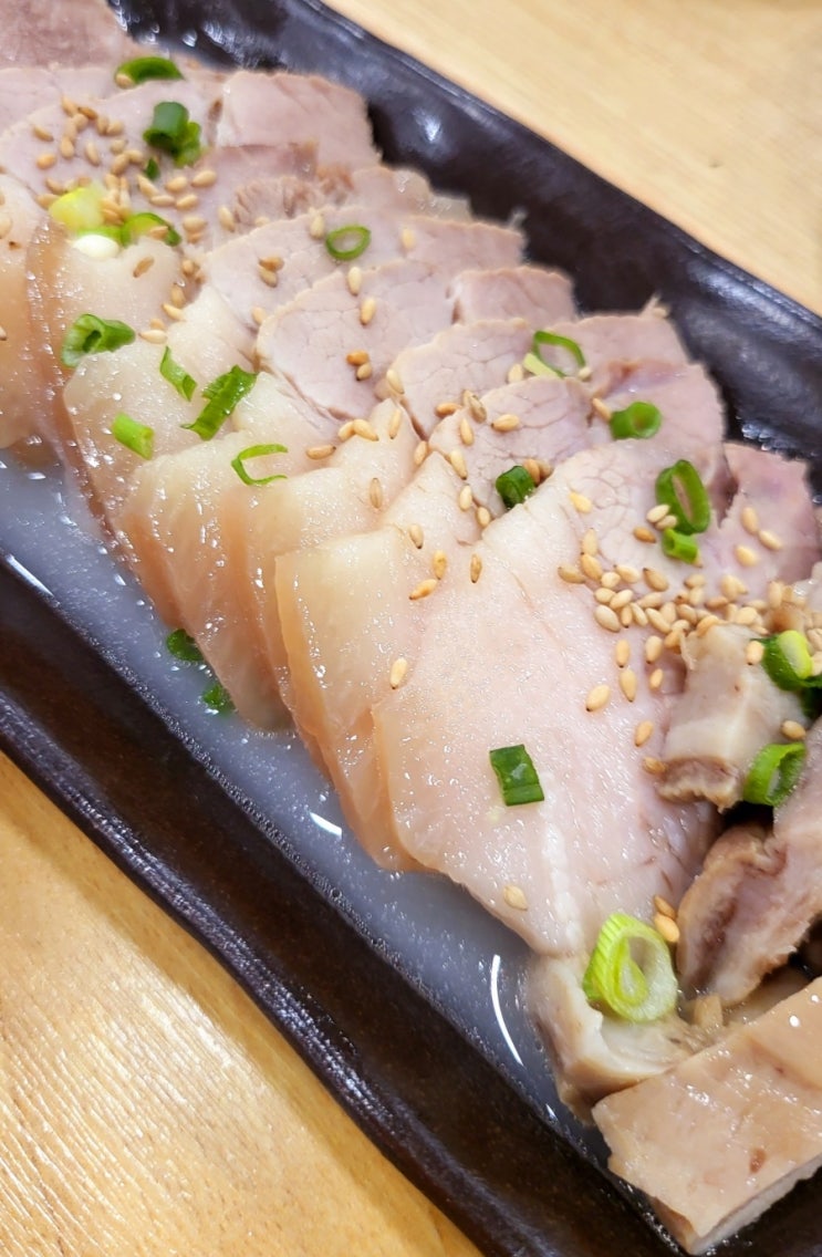  [창원]수육이 맛있는 창원 가로수길 맛집 '용호돼지국밥'