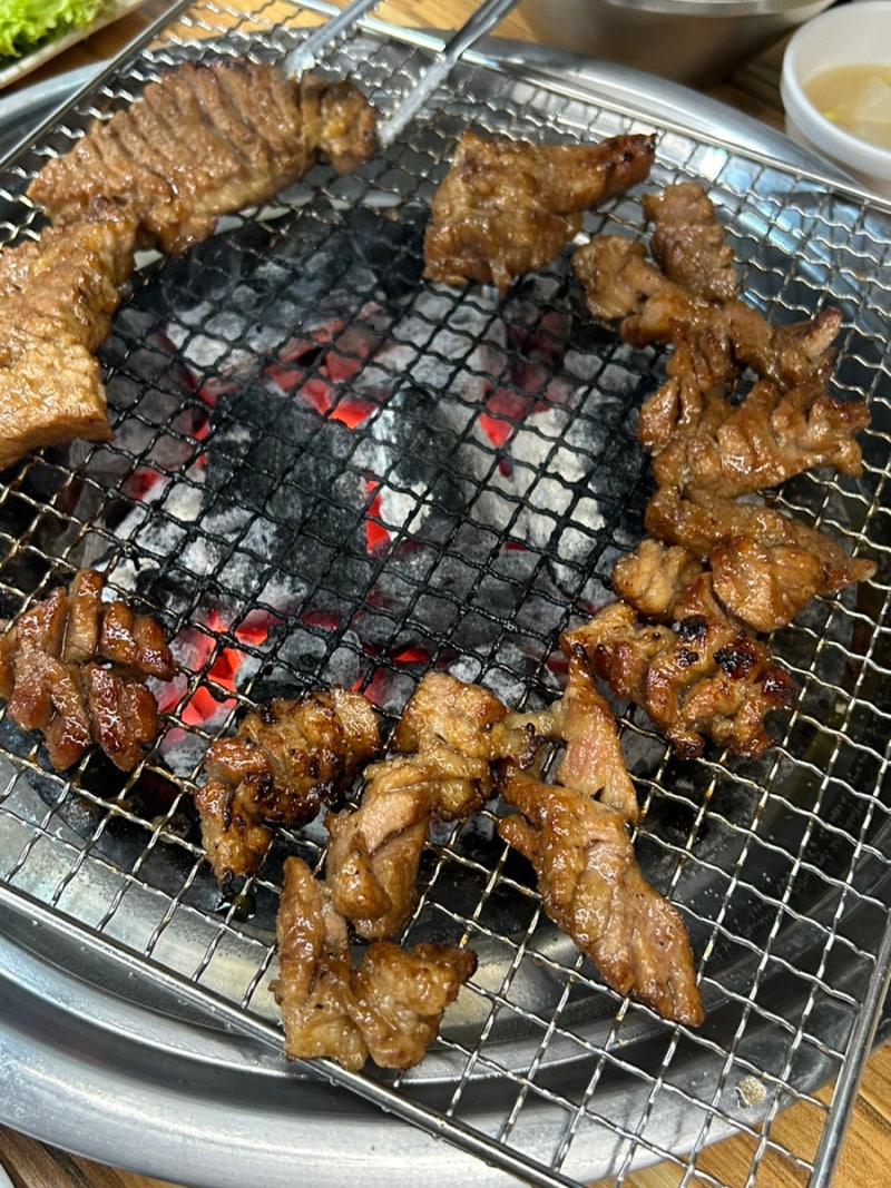 [춘천 고기집] 거두리 구워주는 돼지갈비 춘천 로컬맛집 호갈비