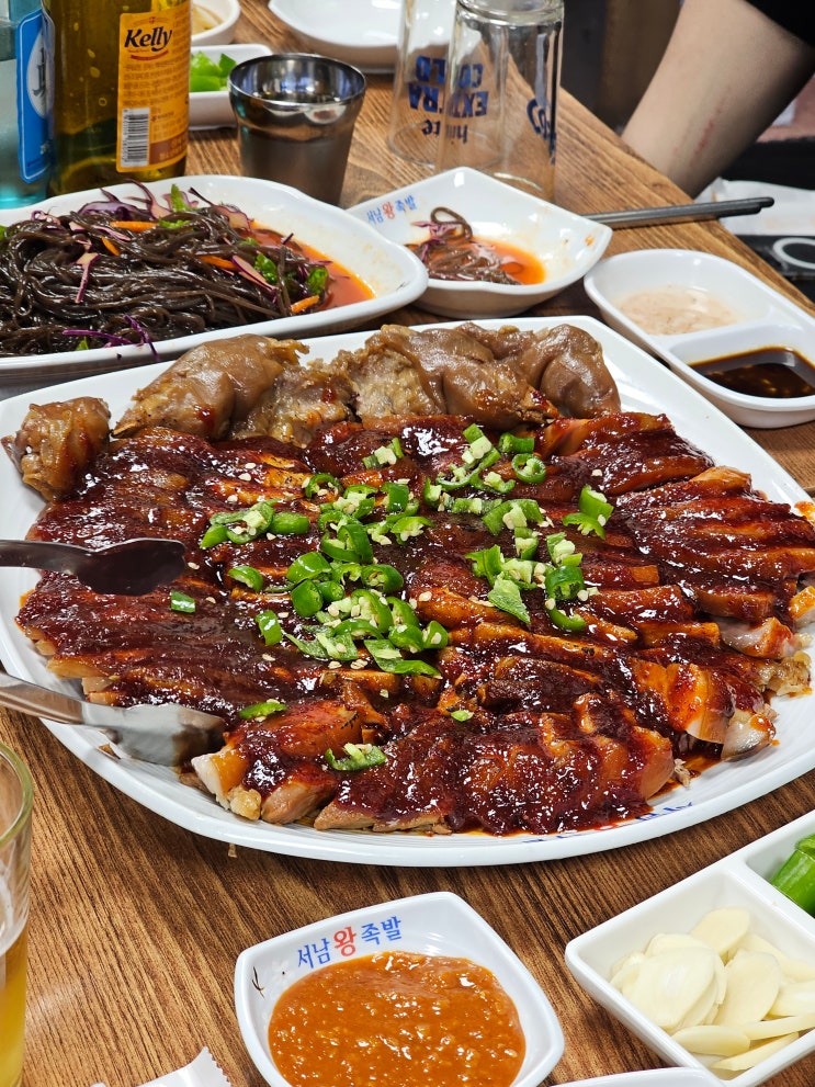  (대구 달서구) 대곡역 근처 모임 하기 좋은 곳 -서남왕족발-