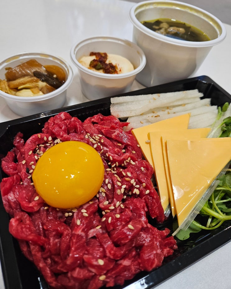  수원 오목천역 육회 맛집 '육회 뜨는 밤'