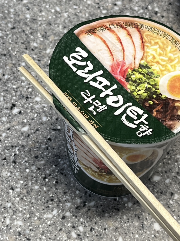  일본컵라면 토리파이탄 라멘 진하고 담백한 뽀얀 닭육수