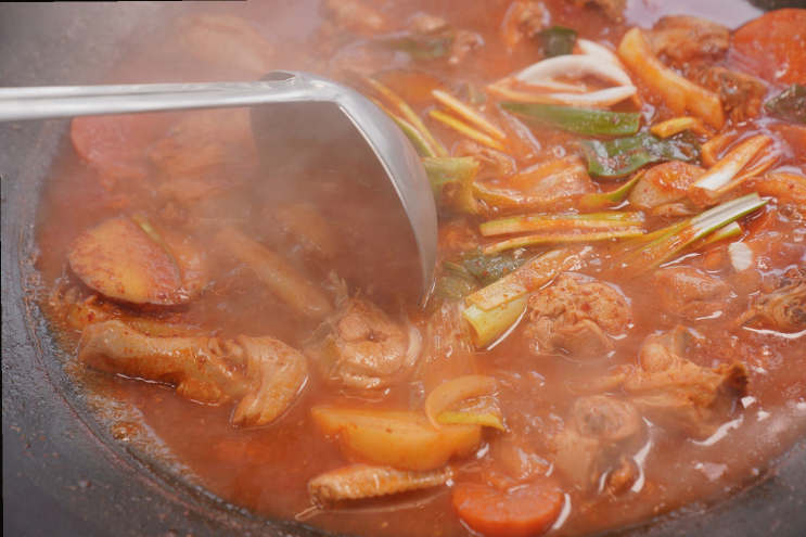  부평역 맛집, 찐한 국물과 훈훈한 분위기, 통큰솥뚜껑닭볶음탕