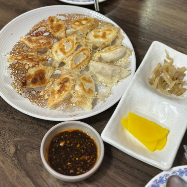  수원 통닭거리 근처 중국식 만두 전문점 연밀 고기육즙만두 고기방화화만두 칭다오 만맥 워밍업 리뷰.