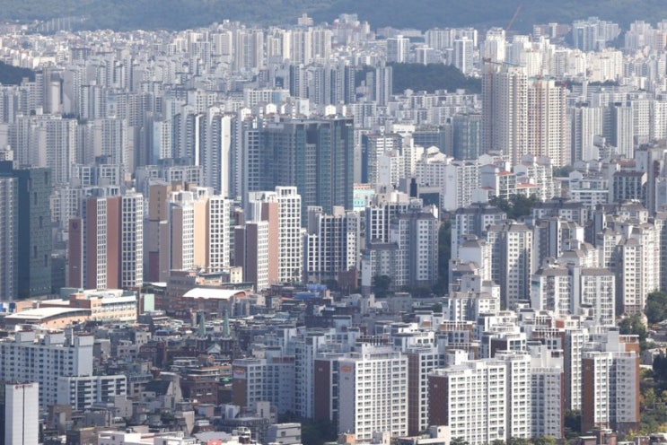  수도권 정책대출 금리 인상, 가계부채 관리의 해법 될까