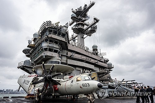미국 항공모함 '칼빈슨함' 한국 입항...<b>한미동맹</b> 강화 <b>재확인</b>