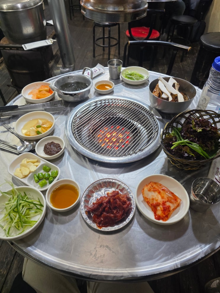  강릉 하슬라로 돈비촌 – 연탄불에 구운 돼지갈비 현지인 찐 맛집 발견! 