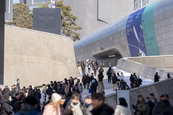25FW 서울<b>패션</b>위크, 해외 바이어들이 주목한 ‘<b>K</b>-<b>패션</b>’ 쇼룸은?