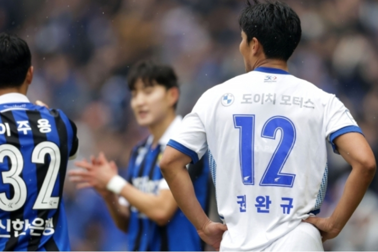 K리그2 초유의 전반전 3명 퇴장 사태, 권완규의 불필요한 퇴장 논란 수원은 인천에 패배 K리그2 초유의 전반전 3명 퇴장 사태, 권완규의 불필요한 퇴장 논란 수원은 인천에 패배