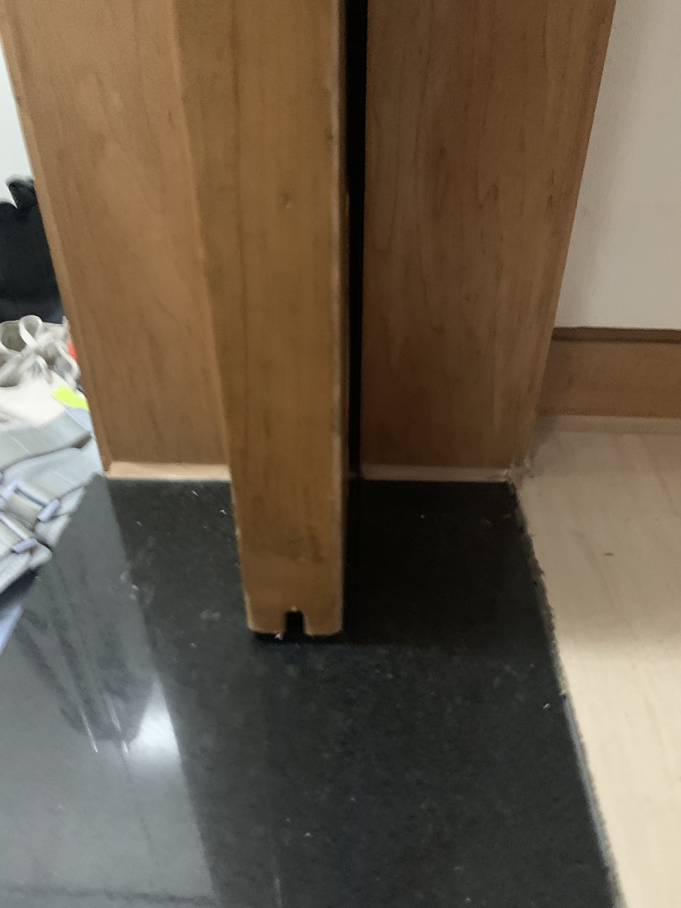 행거형 포켓도어 고장 수리