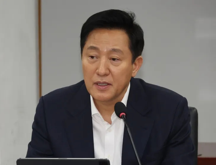 <b>오세훈</b> 서울<b>시장</b> 관용차에서 대외비 문건 도난…경찰 수사 착수