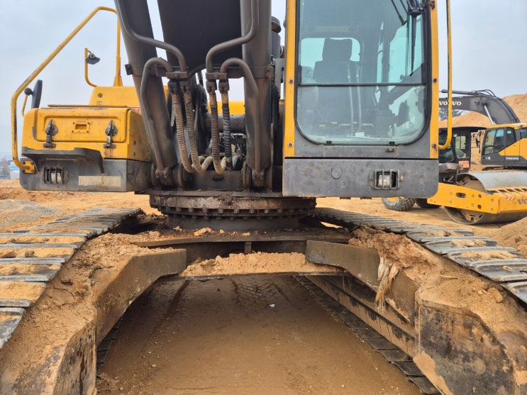 볼보 EC460B 2006년식 3700만원 판매합니다. 볼보 EC460B 2006년식 3700만원 판매합니다.