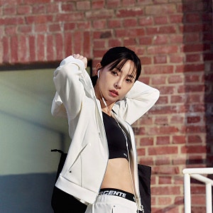 데상트 우먼스 여자 트레이닝세트 여성 트레이닝복 김민지 성승민 화보