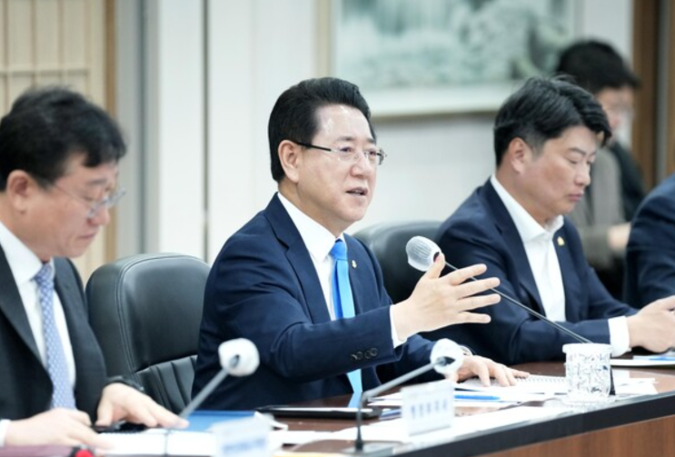 <b>김영록</b> 지사, “<b>AI슈퍼클러스터</b>, 벤처정신으로 성공시키자”