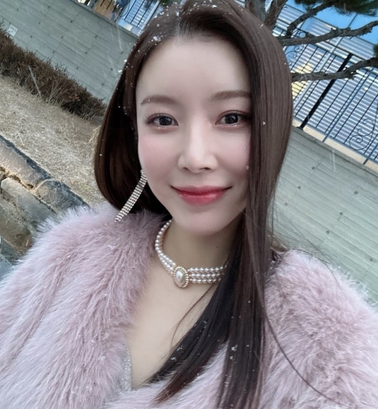<b>걸스데이</b> 출신 <b>혜리</b>, <b>스폰</b> 제의 폭로! 연예계의 씁쓸한 현실