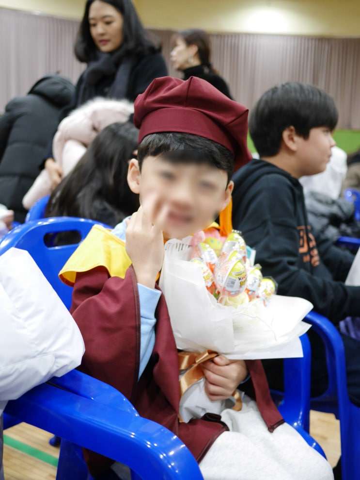  초등학교 입학.