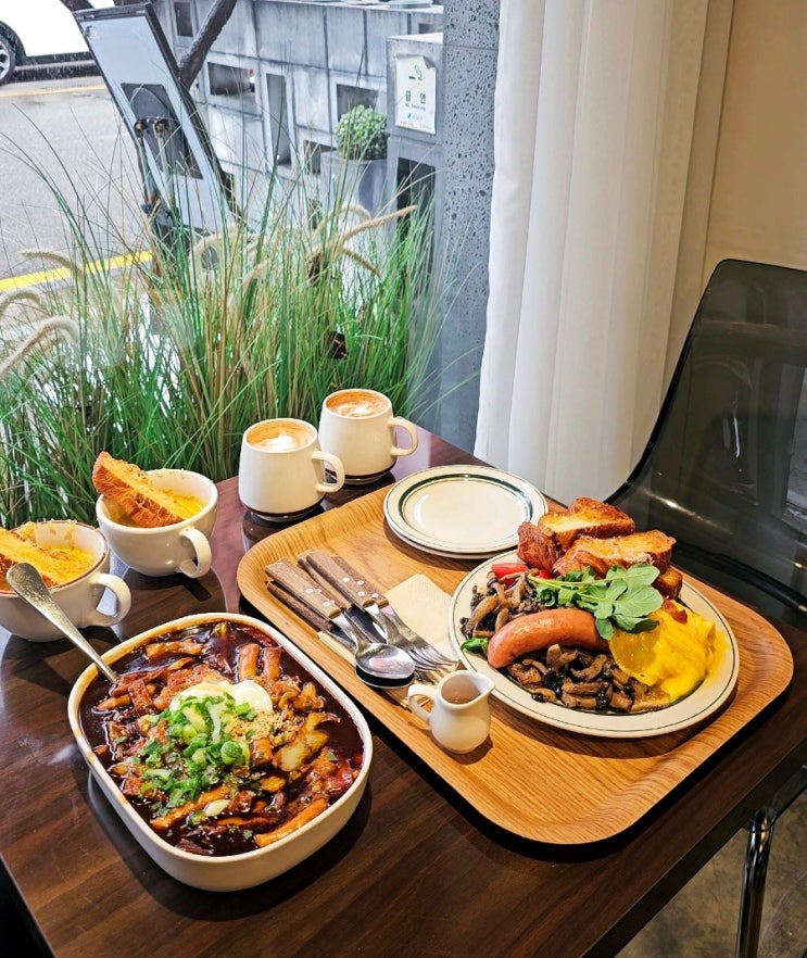 매봉역 브런치 맛집 카페비밀 크루아상 짜장떡볶이 메뉴추천 매봉역 브런치 맛집 카페비밀 크루아상 짜장떡볶이 메뉴추천