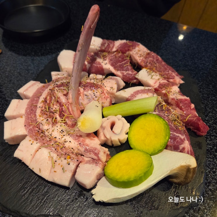 제주 흑돼지 맛집?! 소모임 하기 좋은 화정 삼겹살 풍부한 흑돈 :)