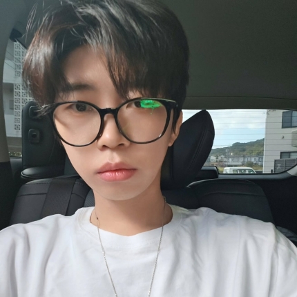 <b>임영웅</b>, 3개월 만 <b>SNS 재개</b> ‘생존신고’..근황 대방출