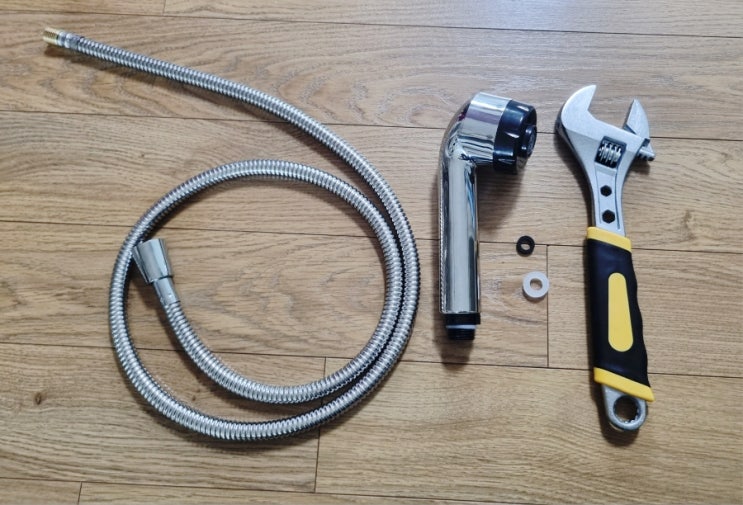  주방 싱크대 수전 호스 셀프교체. 핸디맨 몽키 스패너 렌치