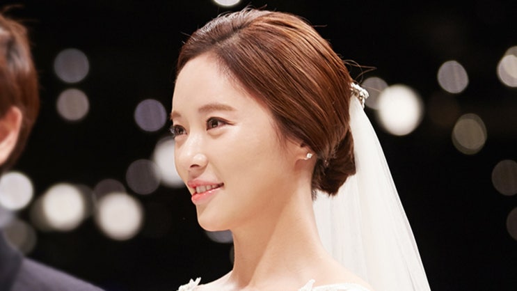 <b>황정음 이영돈 이혼</b> 사유 선물은 5억 슈퍼카
