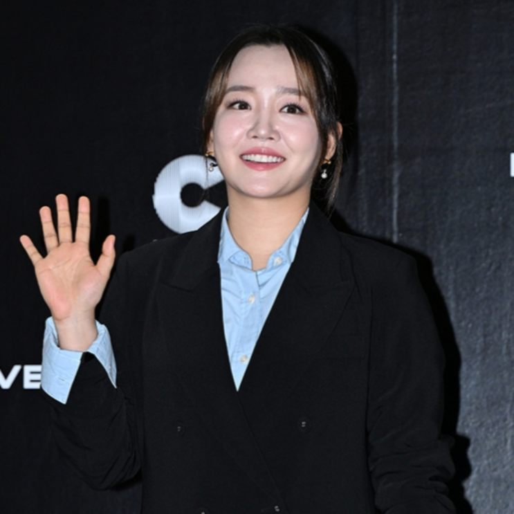<b>윤하</b>, <b>깜짝</b> <b>결혼</b> <b>발표</b>! 비연예인 신랑과 3월 말 웨딩