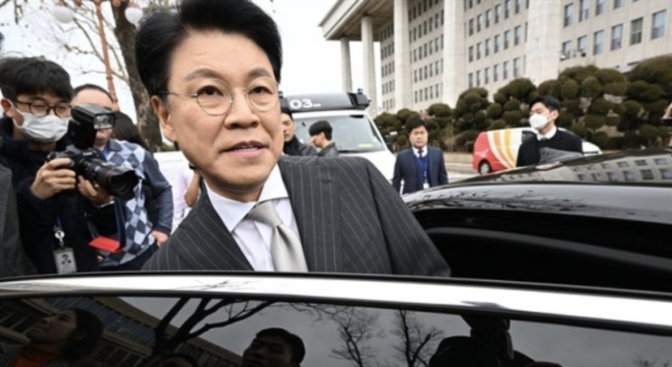 <b>장제원</b> 전 의원, <b>성폭력</b> 혐의 <b>피소</b>! 진실은 무엇인가?