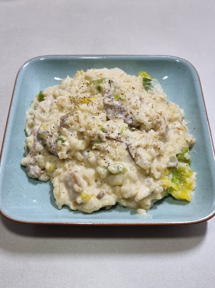  부드럽고 고소한 풍미 초간단 버섯 삼겹 크림 리조또 만들기