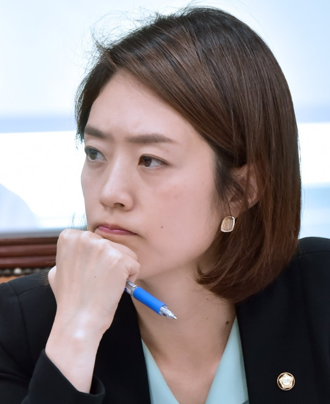 고민정 국회의원 프로필, 나이 고향 학력 청치성향 경력,이재명 체포동의안 당내 일부와 검....