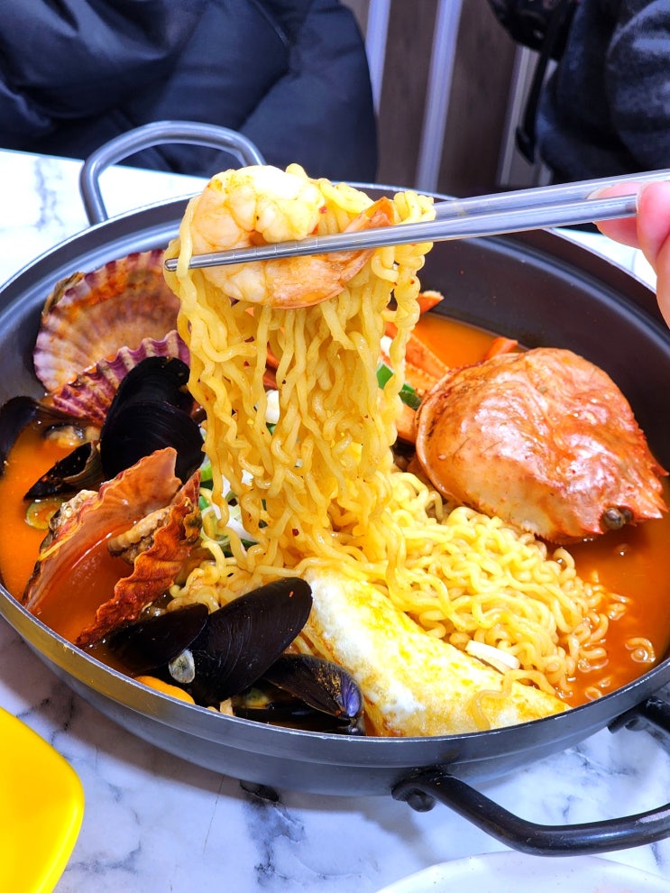  속초 중앙시장 해장 맛집 속초 홍게라면 맛이부자튀김맛집