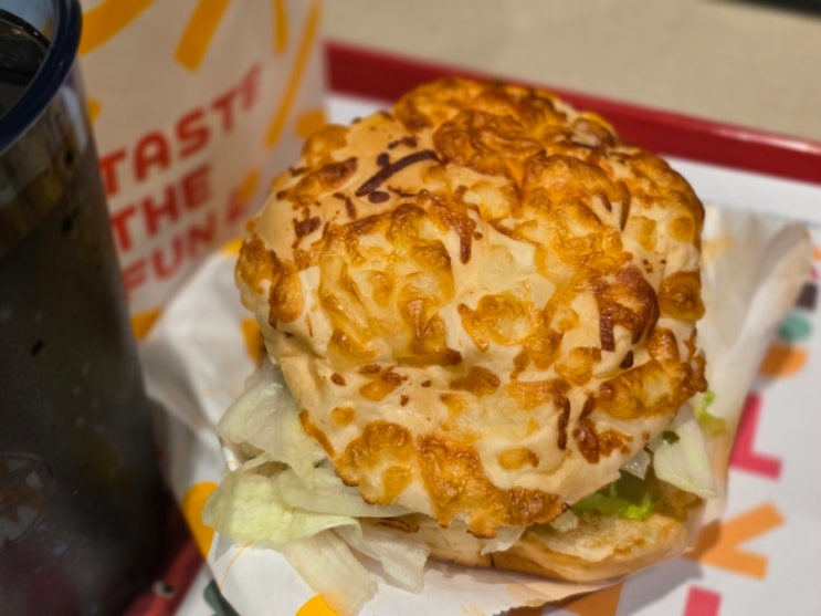  나폴리 맛피아버거, 품절대란급의 버거인가? - 버거전문가의 토마토바질버거 리뷰, 칼로리, 가격