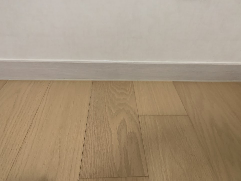 문틀몰딩시트지벗겨짐 걸레받이 수리보수업체