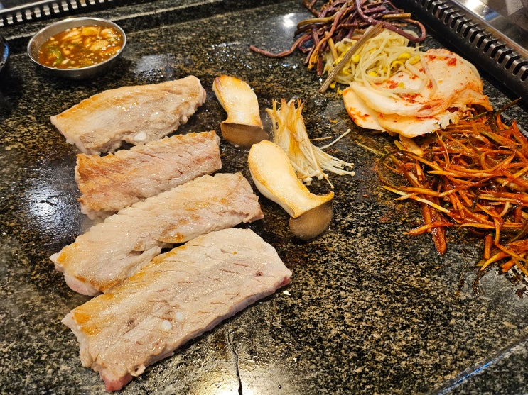  칼집삼겹 탕정면 맛집 빠박이네돌판삼겹살 탕정점