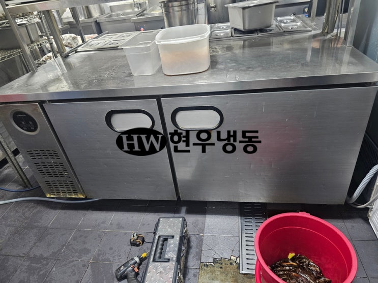 울산업소용냉장고수리 테이블냉장고 응축기팬모터 교체수리 스타리온 SR-T18B1F 울산업소용냉장고수리 테이블냉장고 응축기팬모터 교체수리 스타리온 SR-T18B1F