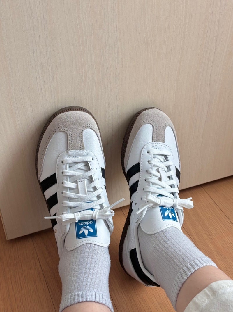 모든 코디에 어울리는 깔끔한 디자인의 “아디다스 키즈삼바OG K IE3677"