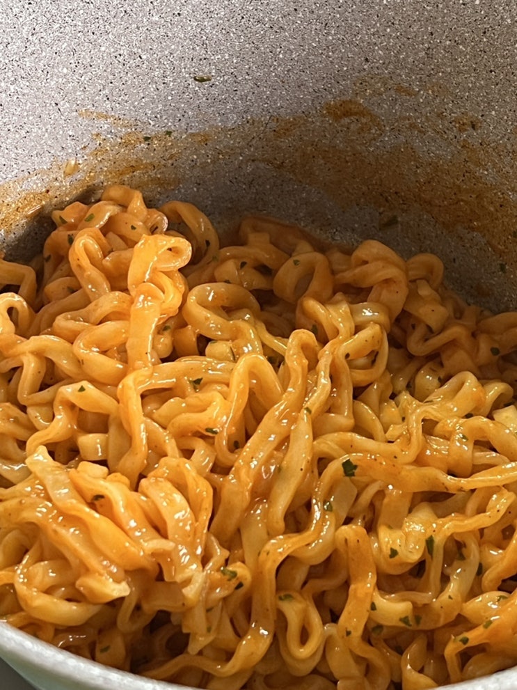 팔도 볼케이노 까르보나라 맛있잖아