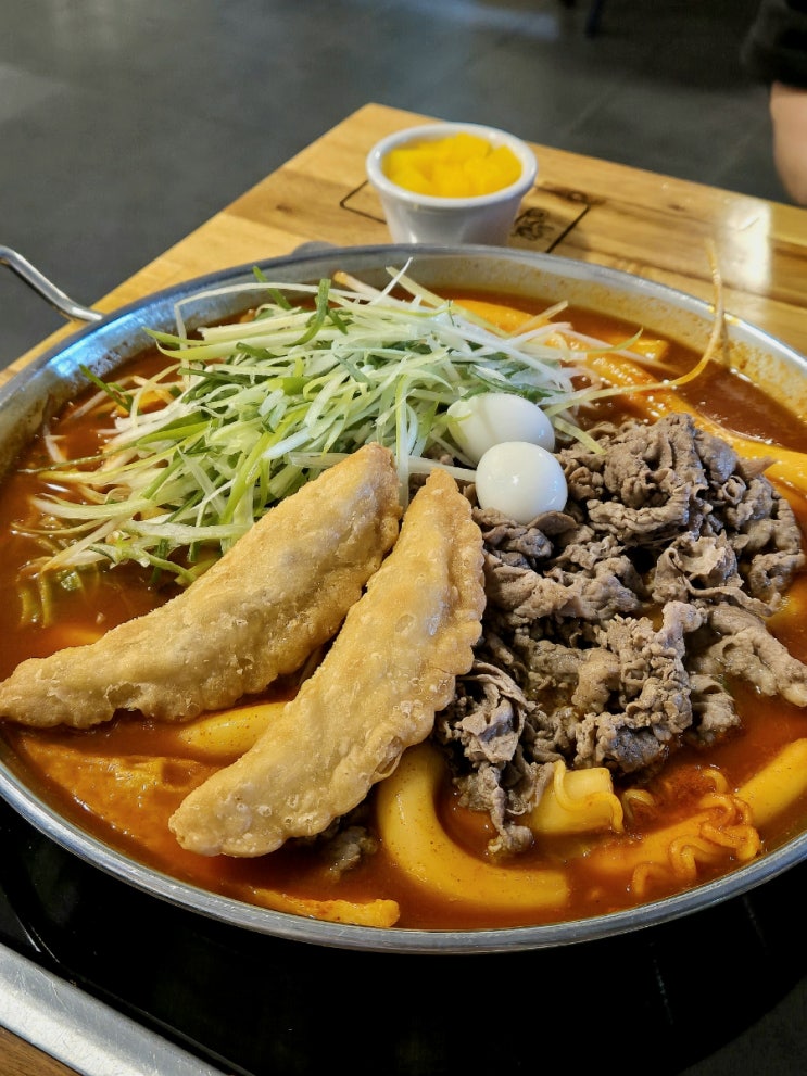  청년다방 동두천지행점 불향차돌 떡볶이 버터갈릭감자튀김 내돈내산 후기