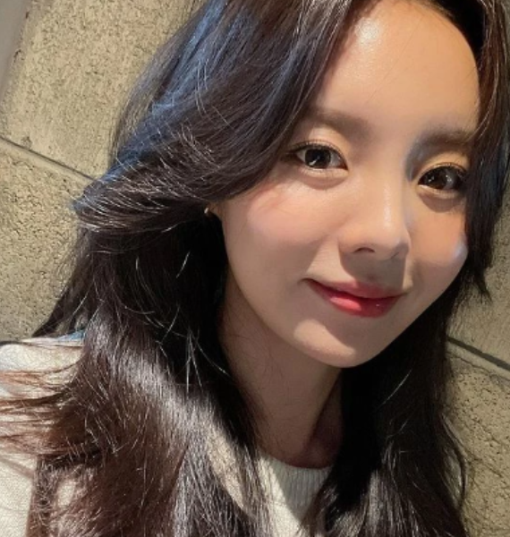 BTS 제이홉의 누나 정지우: 패션 사업가로서의 성공! 나이 프로필 집 고향 인스타그램