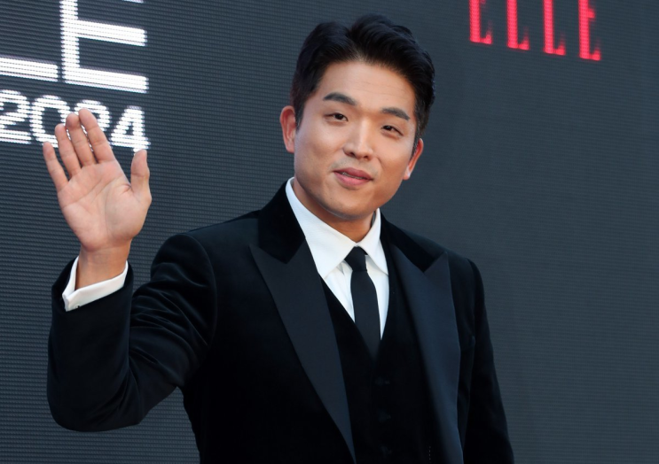 <b>안성재 셰프</b>, 직원 욕설 <b>논란</b>… “손님들께 죄송하지만, 음식이... 