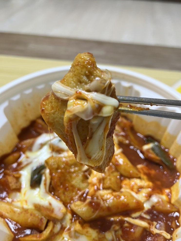  금요일 저녁은 배달 음식으로 맛있고 편한 식사를 즐기다:)