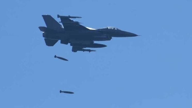 [항공 뉴스] 軍 “<b>전투기</b> <b>포천</b> 민가 <b>오폭</b>, 조종사 좌표입력 실수... 