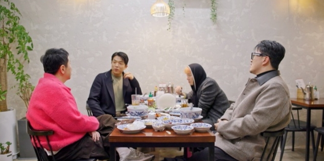 ‘<b>굿데이</b>’ <b>안성재 셰프</b>, <b>지드래곤</b> 만난다…‘흑백 요리사’... 