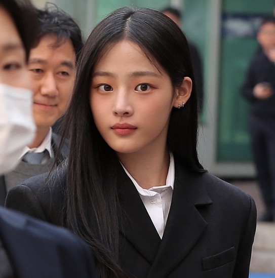 <b>뉴진스</b> 전속<b>계약 분쟁</b>, <b>어도어</b> 활동금지 가처분 법정 출석 상황... 