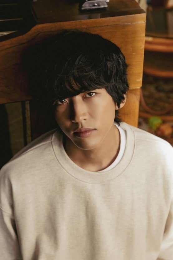 가수 이승윤, 9년 열애 끝에 깜짝 결혼!