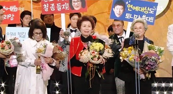 2017년 빛낸 SBS '미우새' 어머니들‧MBC '역적' 김상중... 