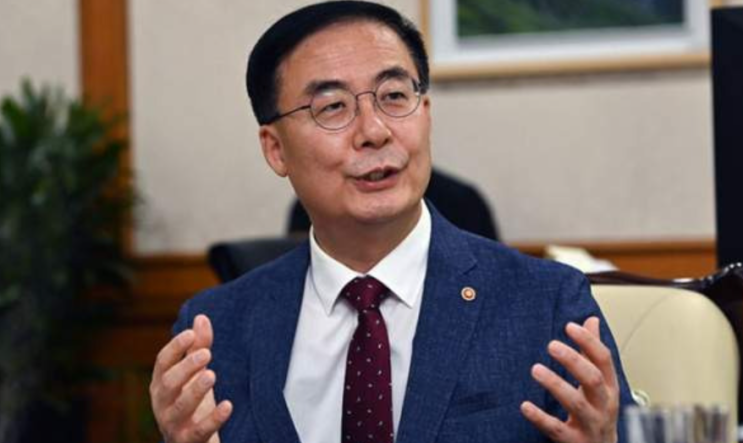 <b>김세환</b> 선관위 사무총장, 세컨드폰 논란과 아들 <b>특혜 채용</b>의... 